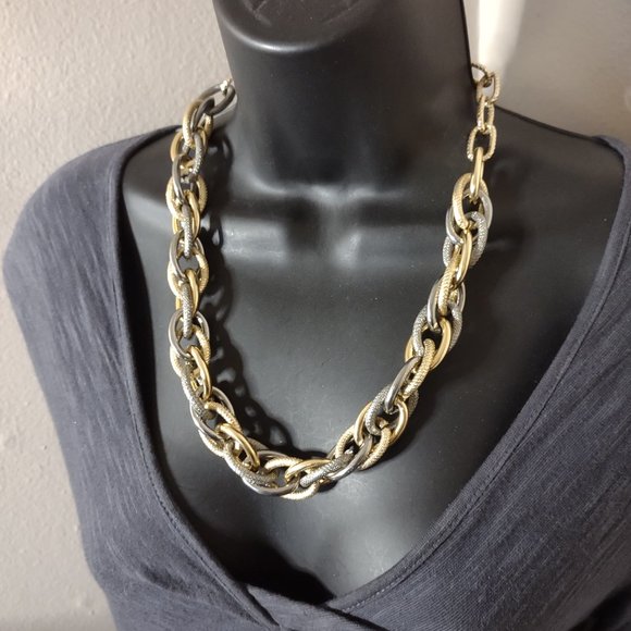 Two Tone Lightweight Large Chain Link Necklace 22.5 Inches Long - Picture 3 of 12